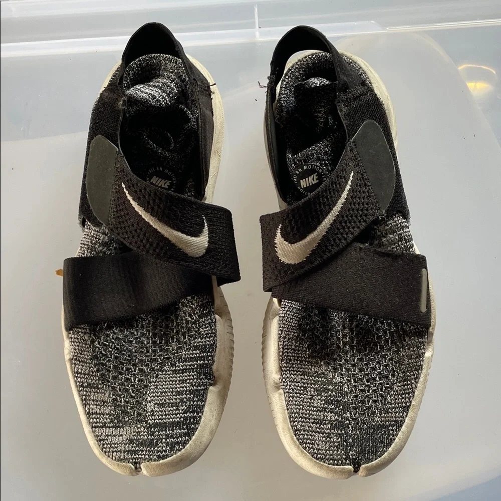 Nike Kids Black and Gray Sneakers